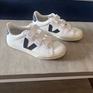 Veja White and Black Sneakers Classic Low-Top Design